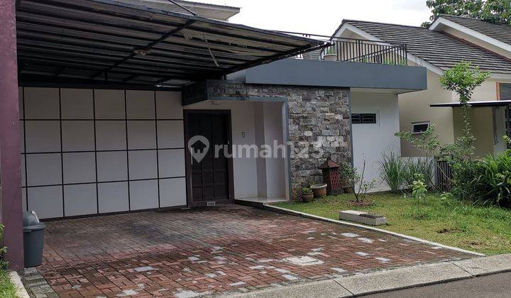 Rumah Berbalkon Lapangan Golf 2