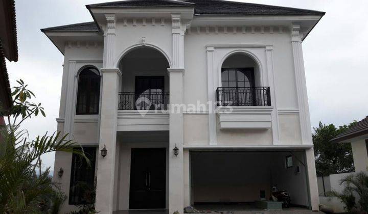 Rumah Mewah di Hamparan Padang Golf 1