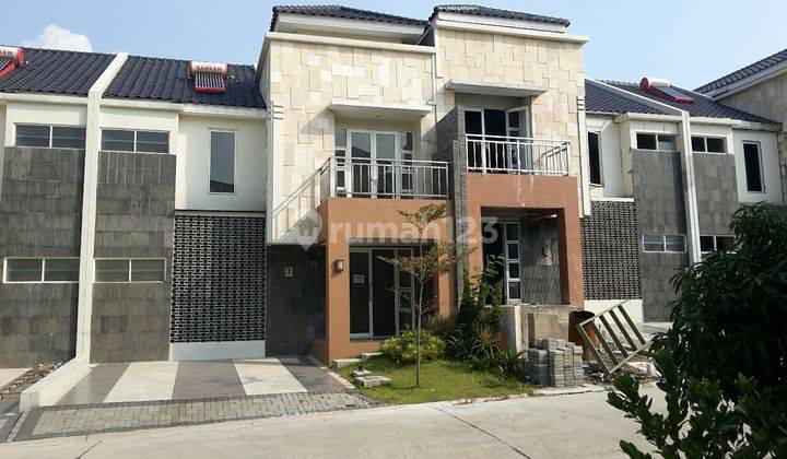 Town House Prime Area di Sentul City 1