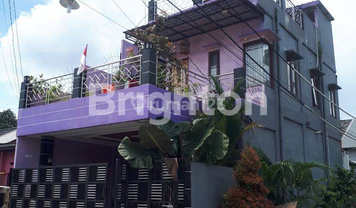 RUMAH CANTIK 3 LANTAI SIAP HUNI HARGA BERSAHABAT POSISI HOOK 1