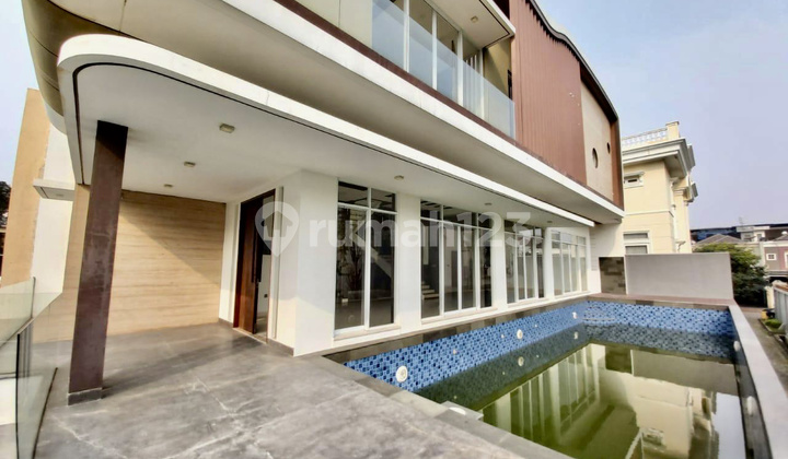 Rumah Katamaran Pik Minimalis - Kolam Renang 2