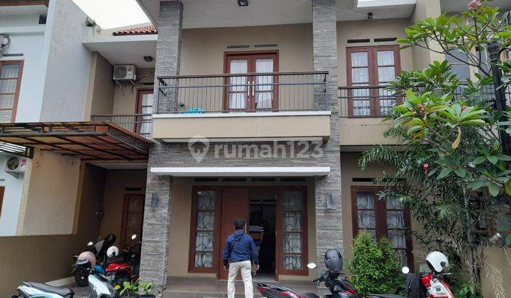 Rumah 2 lantai tepi mangesti raya di Gentan Solo 1