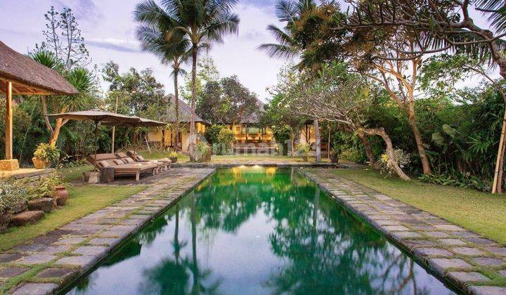 Beautiful tropical villa , located on the border to Canggu and walking distance to the beach at Seseh Canggu, Kuta Utara, Badung Bali 1