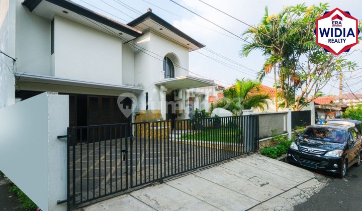 Dijual Rumah 2 Lantai Dengan Private Pool di Kemang, Jakarta Selatan
