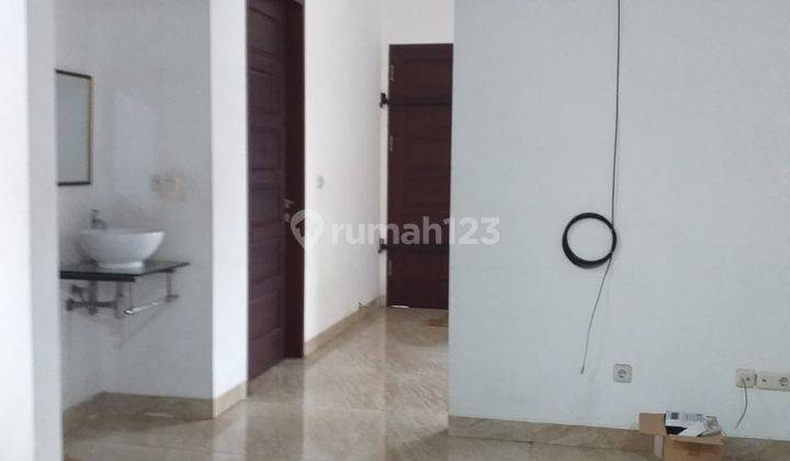 Rumah Bagus 2.5 Lantai Siap Huni  Cepat di Puri Indah 2