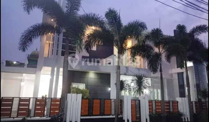 Y123 Rumah Putih Hoek 231 M2 Dekat Mall di Grand Galaxy Bekasi Selatan 2