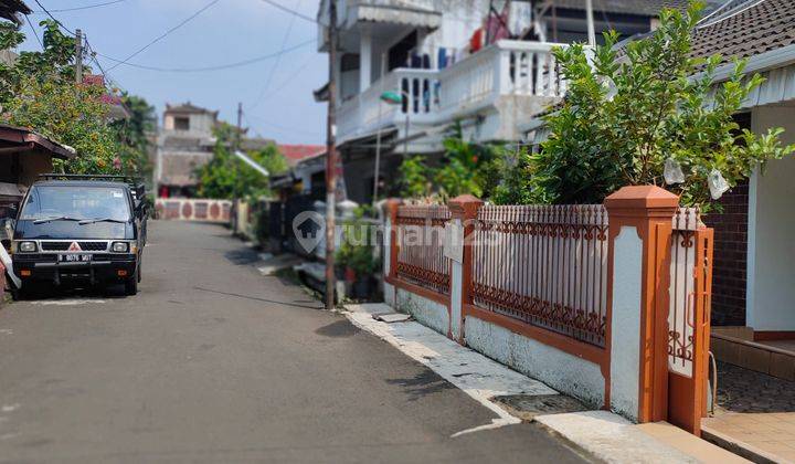 Rumah lama dan terawat lingkungan tenang 2