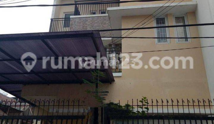 Di Jual Rumah 3 Lantai di Tomang, Siap Huni Bebas Banjir 1