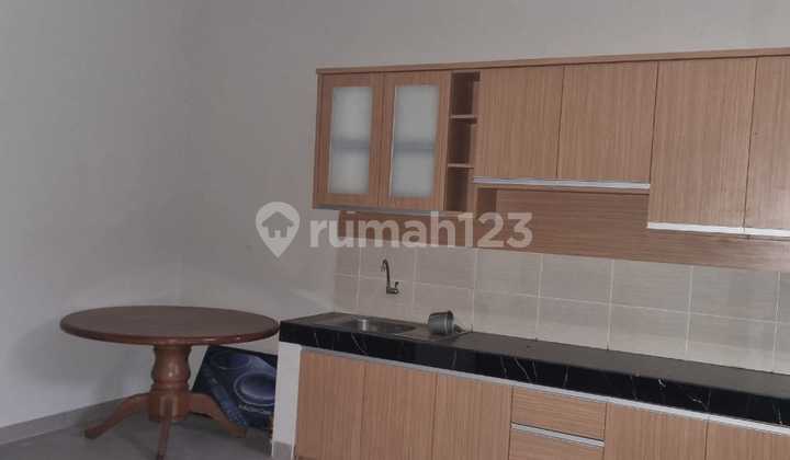 Dijual Rumah Baru Lux di Istana Regency Sudirman 2