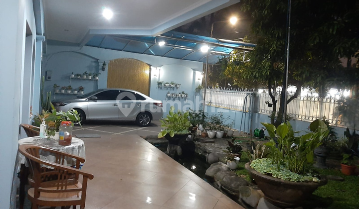 Rumah Pinggir Jalan Siap Huni bisa untuk Usaha di Jakarta Selatan