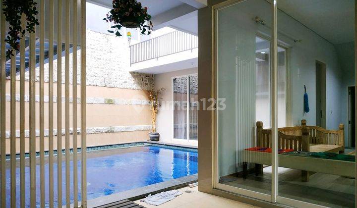 Rumah Hook Private Swimming Pool Forest Mansion Surabaya Barat 2