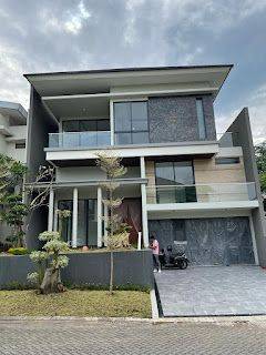 Rumah 2,5 Lantai LT 350 m2 12,5x28 LB 500 m2 di VBR 3 Pakuwon Indah Surabaya 1