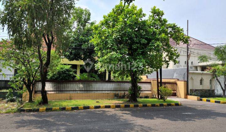 BEST DEAL Rumah Classic Colonial Belanda 2 lantai terawat dan sangat asri siap huni di pusat surabaya 1