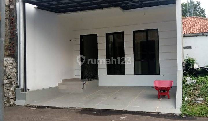 Townhouse Modern Minimalis Asri Strategis ke toll di Jagakarsa 1