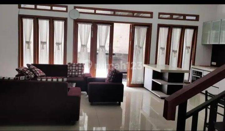 Disewakan Rumah Di Kawasan Elite Setraduta Semi Furnish  1