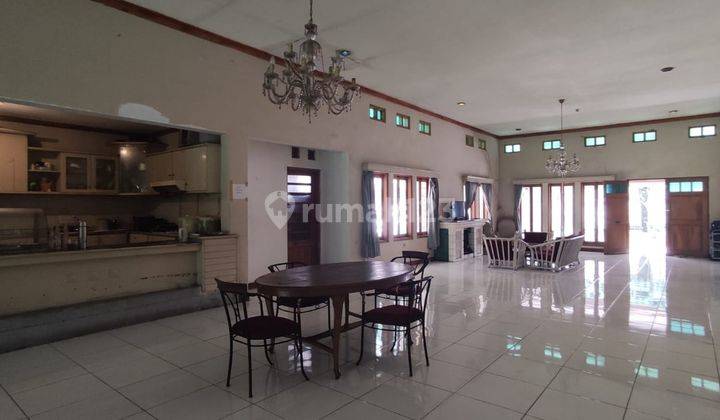 Jual Rumah Villa 2 Lantai di Mainroad Maribaya 1