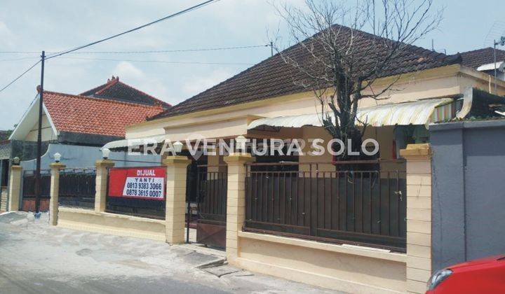 rumah kost dekat UNS solo 1