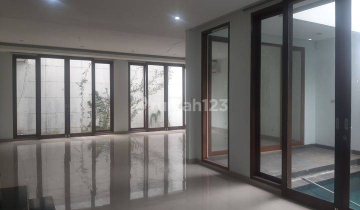 Beautiful House Kebayoran Baru Area 1