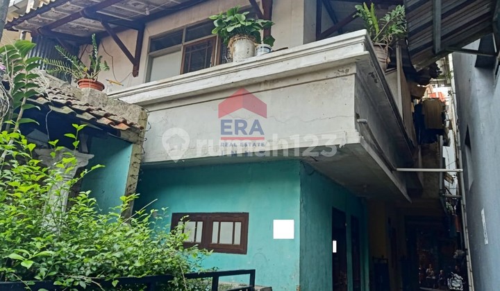 Rumah dua lantai tengah kota di dalam Gang, Bojongloa, Panjunan Astana Anyar