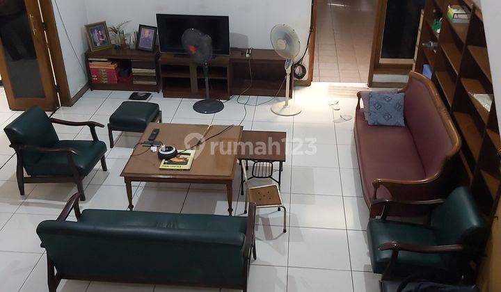 Rumah Lama Siap Huni di Jalan Wedana Otista Jakarta Timur 1