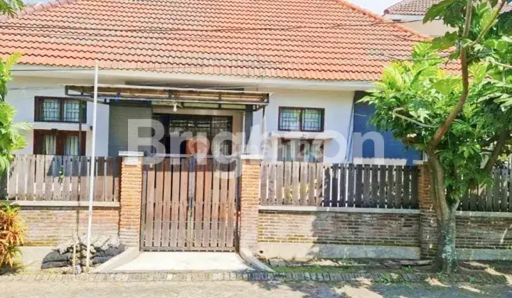 2 Rumah Semi furnish, modern harga Murah di Griyashanta Malang 2