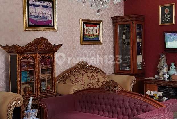 The most beautiful and strategically located house, ready to occupy.