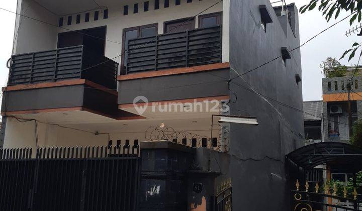 Rumah Murah, Banyak Kamar di daerah Gatot Subroto 2