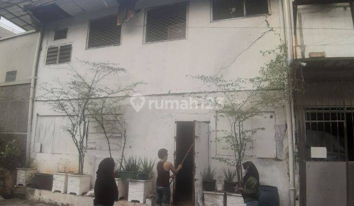 Rumah lama 2lantai perlu renovasi 1