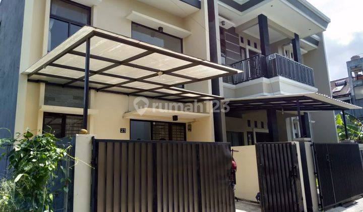 Rumah Hadap Timur di Komplek Kiarasari, Bandung 1