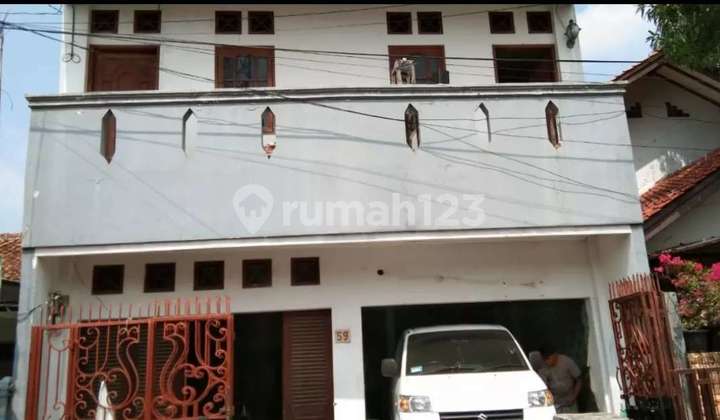 Rumah Lama Akses Mobil, 300 meter ke Jalan Karang Tengah Raya 