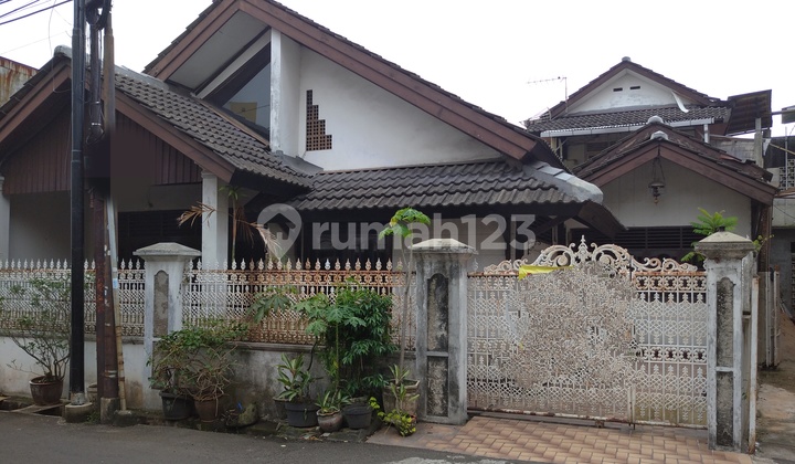FOR SALE OLD HOUSE LAND INCLUDED IN RAWAMANGUN EAST JAKARTA
