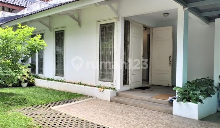 Rumah Asri dan Nyaman Sangat Terawat di Villa Cinere Mas Rumah Asri dan Nyaman Sangat Terawat di Villa Cinere Mas