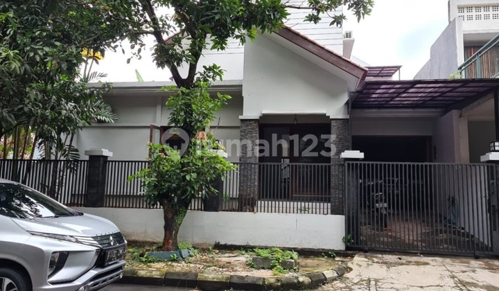 Rumah Dengan Taman Cukup Luas Harga Cukup Bagus Di Cinere