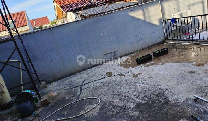 Rumah 2 lantai di Jalan 2 jalur  di Komplek Taman Alfa Indah 2