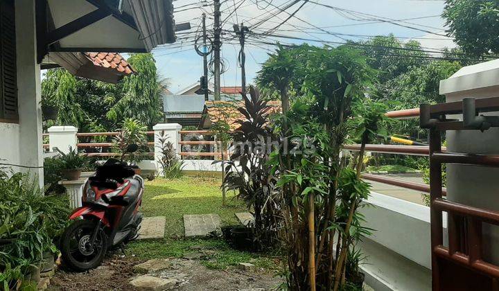 Rumah Pojok Dijual Cepat Semi Furnished Bintaro Jaya 1