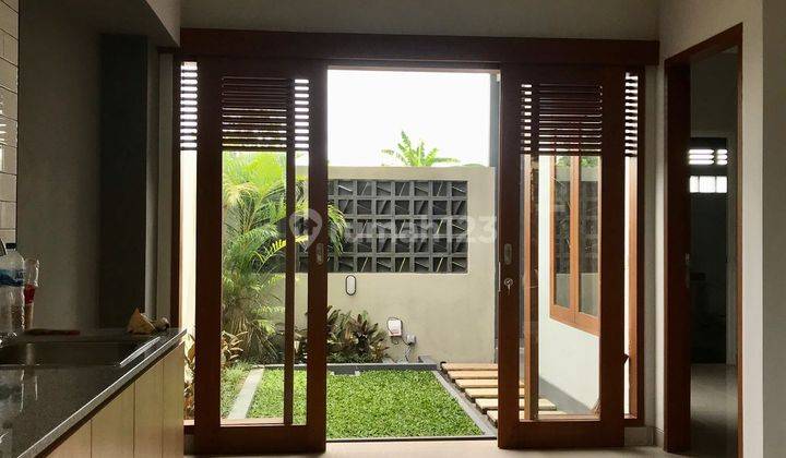 Semi villa house with one gate system, comfortable car access, close to the boat, Padonan Canggu and Gatot Subroto Barat 2