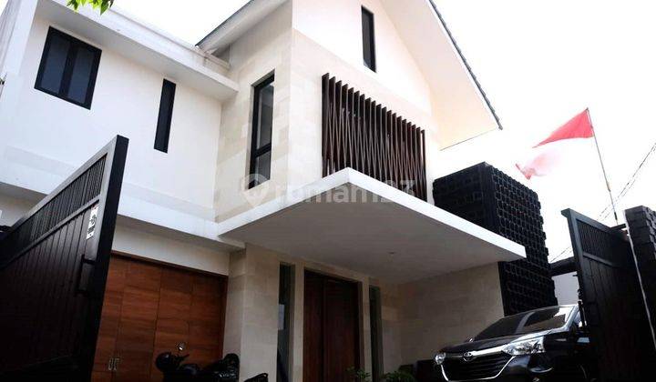 Rumah 3lantai di Cipete Dalam, LT 275m, LB 420m,ada swimming pool, fullfurnished, siap huni. 1