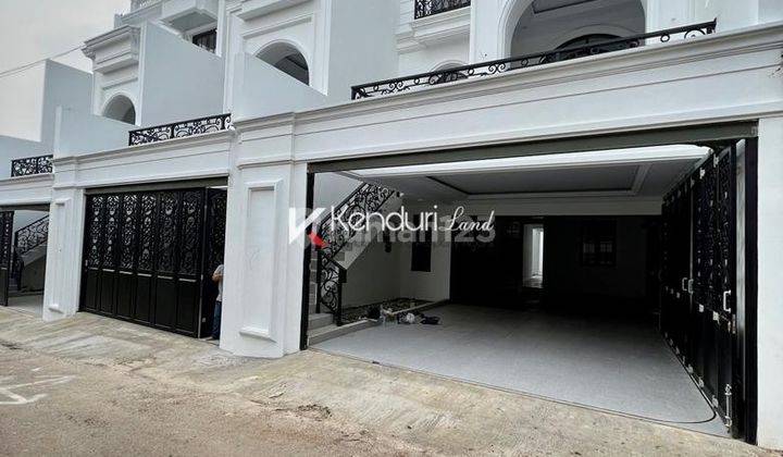 Rumah mewah di komplek DPR Jagakarsa dengan private pool 1