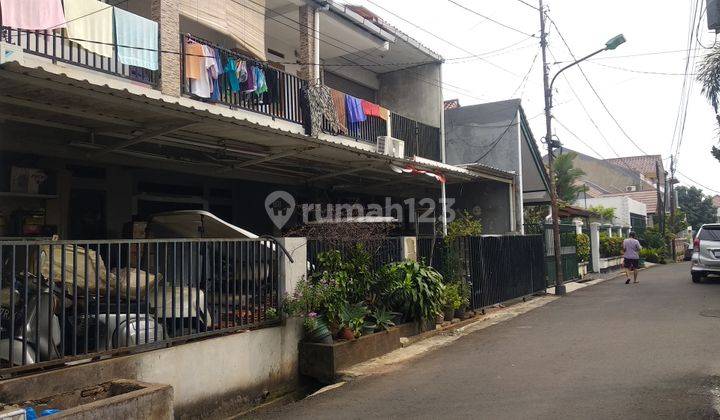 Rumah terawat 2 muka di Pondok Bambu Jakarta Timur 1