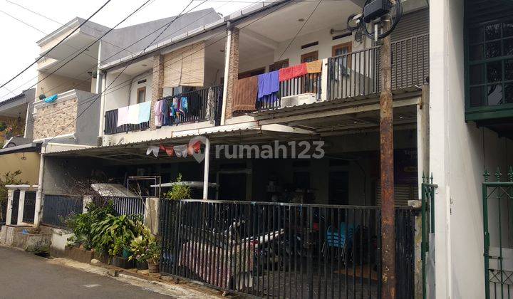 Rumah terawat 2 muka di Pondok Bambu Jakarta Timur 2