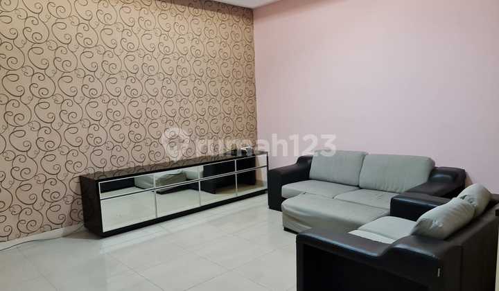 Rumah di PIK Ukuran 8 x 15 Semi Furnished