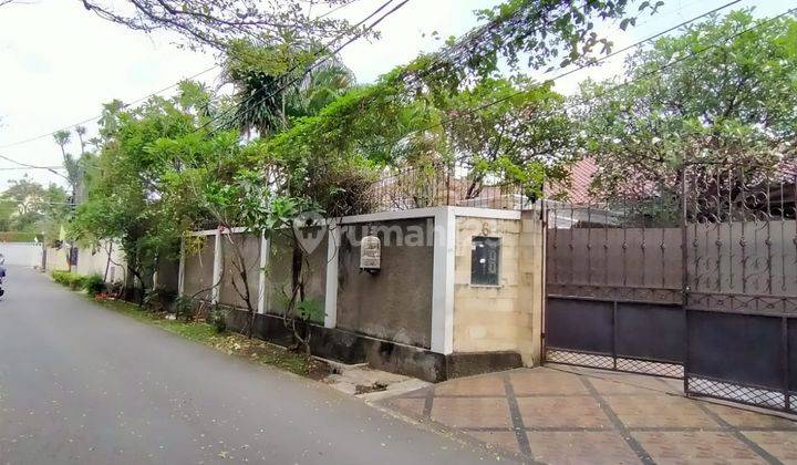 Disewakan Rumah Kemang Utara dengan Swimming Pool 1