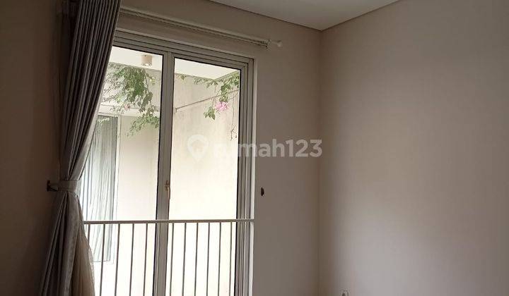 2 Unit Rumah Gandeng , 3 Lantai , Bagus , Semi Furnished , Area Kuningan Jakarta Selatan  1