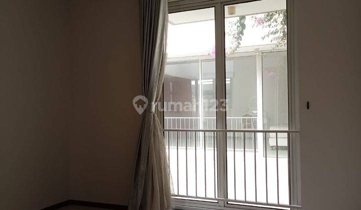 2 Unit Rumah Gandeng , 3 Lantai , Bagus , Semi Furnished , Area Kuningan Jakarta Selatan  2