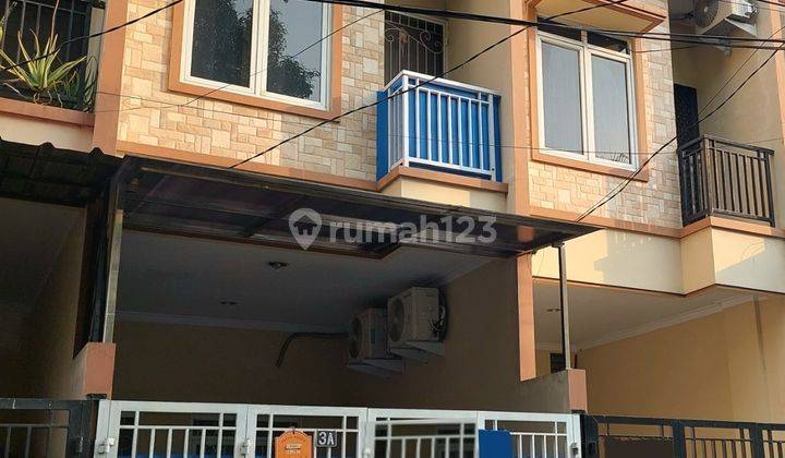 Rumah Tanjung Duren Minimalis Modern 3 Lantai Full Furnished Lokasi Strategis Row 2 mobil Bebas Banjir 1