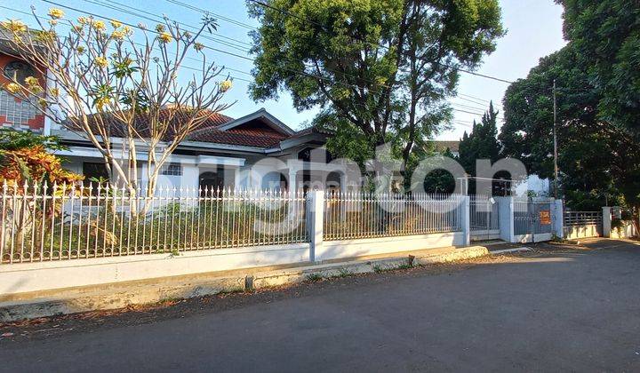 RUMAH BESAR + TANAH DI DAERAH ELITE KOTA BANDUNG YANG NYAMAN 1