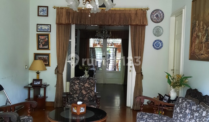 Rumah Klasik Terawat Dekat Gedung Sate Sayap Riau Bandung 2