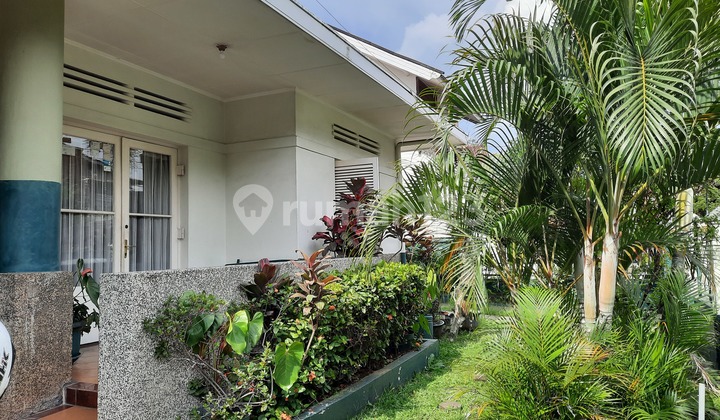 Rumah Klasik Terawat Dekat Gedung Sate Sayap Riau Bandung Rumah Klasik Terawat Dekat Gedung Sate Sayap Riau Bandung