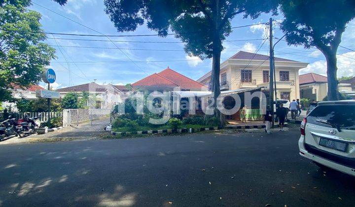 Rumah lawas terawat di pusat kota Malang 2