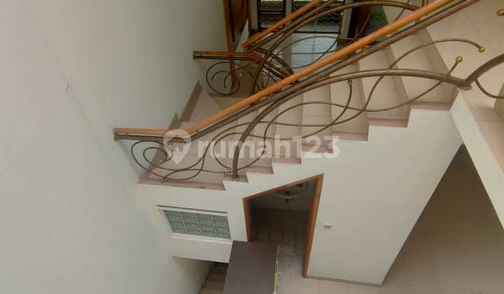 Rumah Setraduta 3 lantai Hanya Rp 2,6M 2